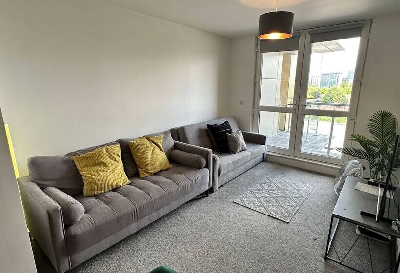 Adelphi Wharf Apartments By Beehosting