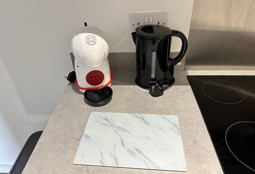 Adelphi Wharf Apartments By Beehosting