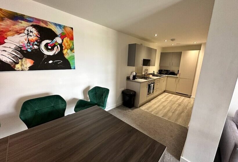 Adelphi Wharf Apartments By Beehosting