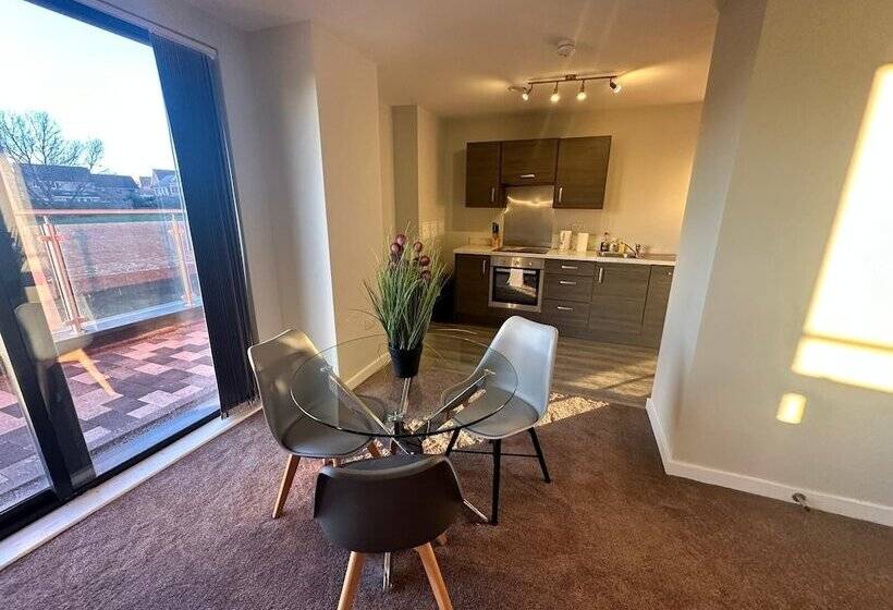 Adelphi Wharf Apartments By Beehosting