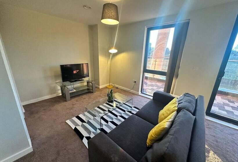 Adelphi Wharf Apartments By Beehosting