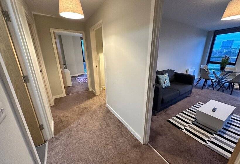 Adelphi Wharf Apartments By Beehosting