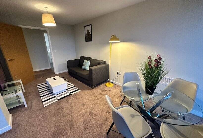 Adelphi Wharf Apartments By Beehosting