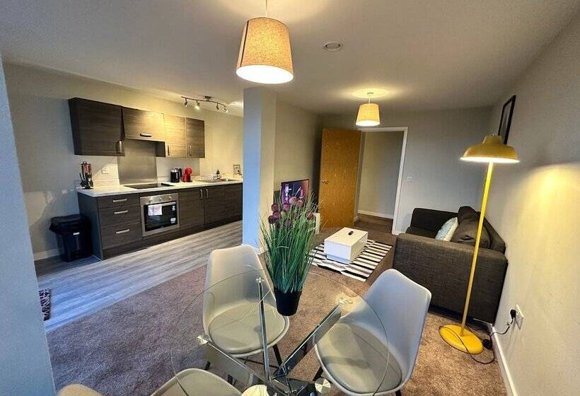 Adelphi Wharf Apartments By Beehosting