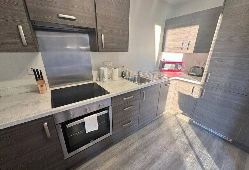 Adelphi Wharf Apartments By Beehosting