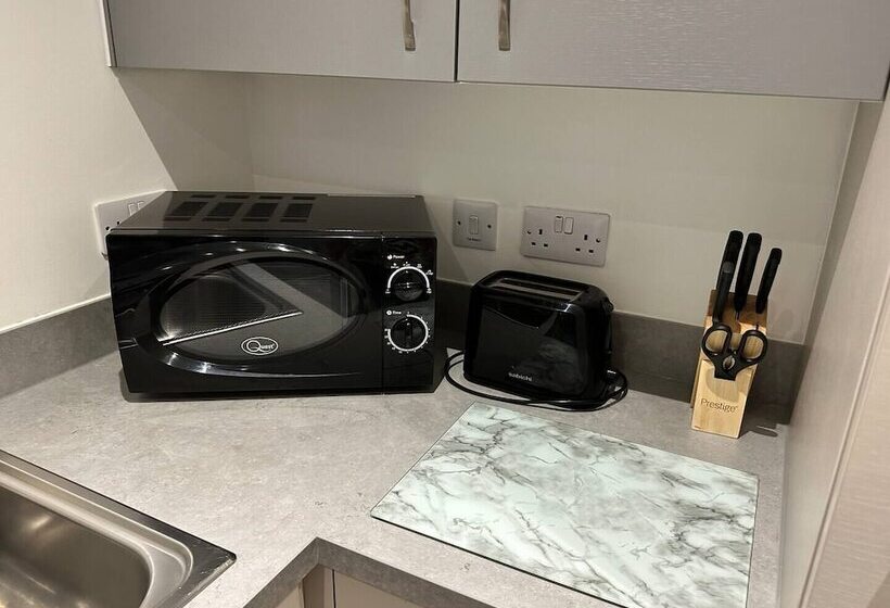 Adelphi Wharf Apartments By Beehosting