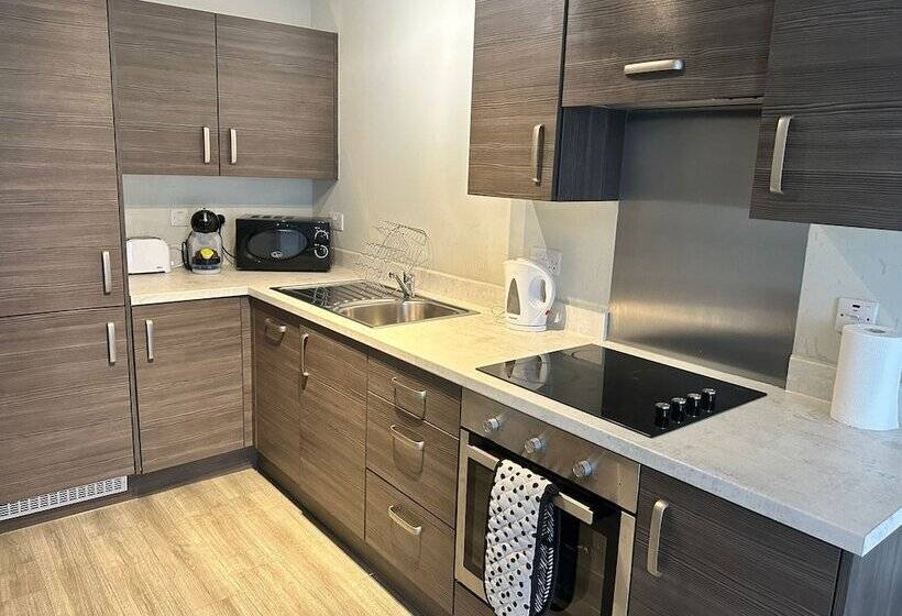 Adelphi Wharf Apartments By Beehosting