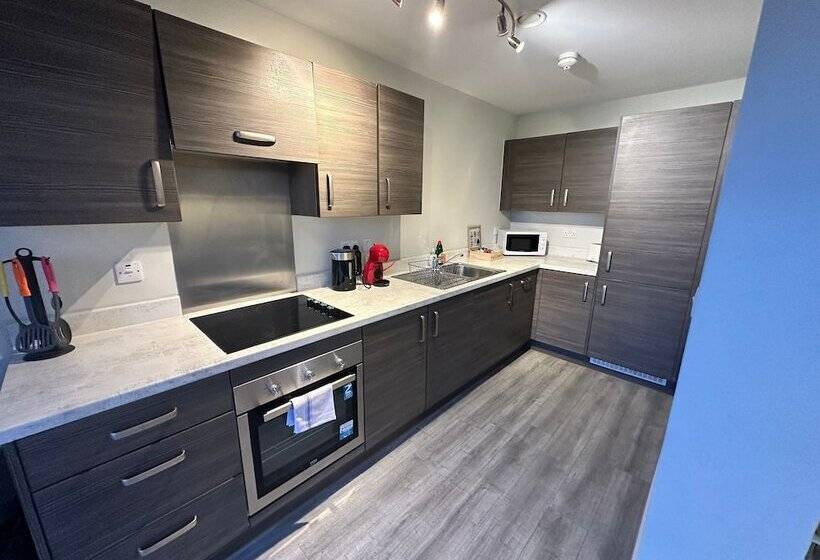 Adelphi Wharf Apartments By Beehosting