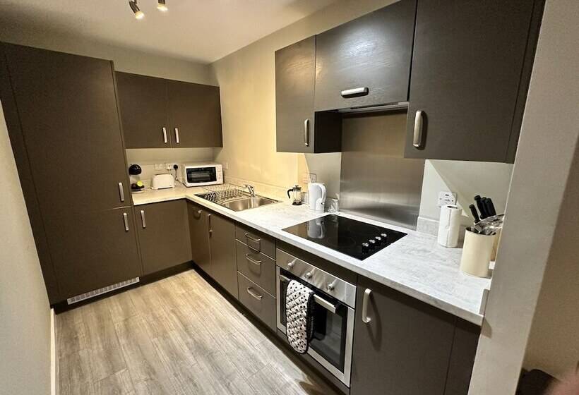 Adelphi Wharf Apartments By Beehosting