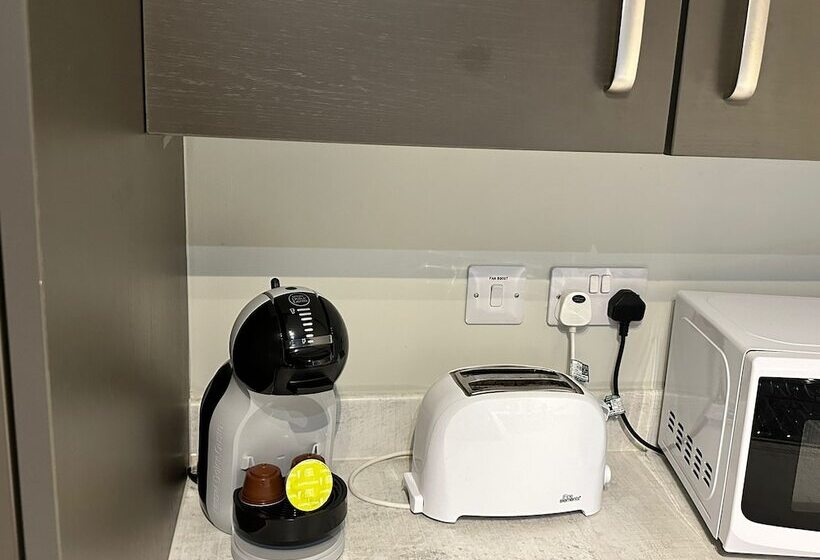 Adelphi Wharf Apartments By Beehosting