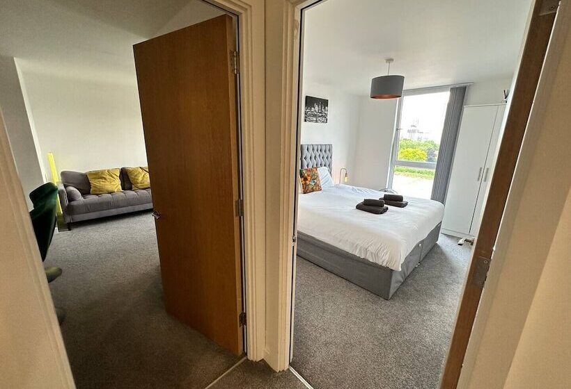 Adelphi Wharf Apartments By Beehosting