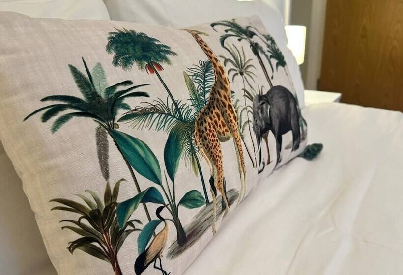 Adelphi Wharf Apartments By Beehosting