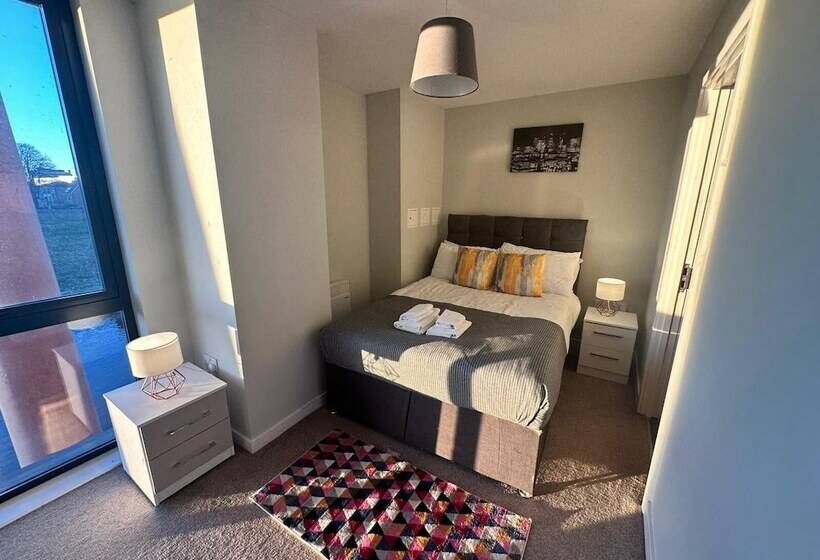 Adelphi Wharf Apartments By Beehosting