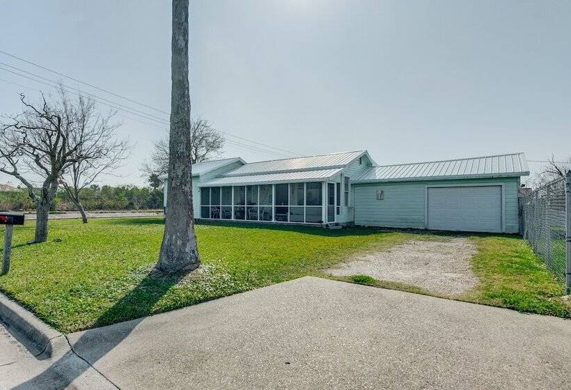 Aransas Pass Home W/ Fire Pit: 2 Mi To Redfish Bay