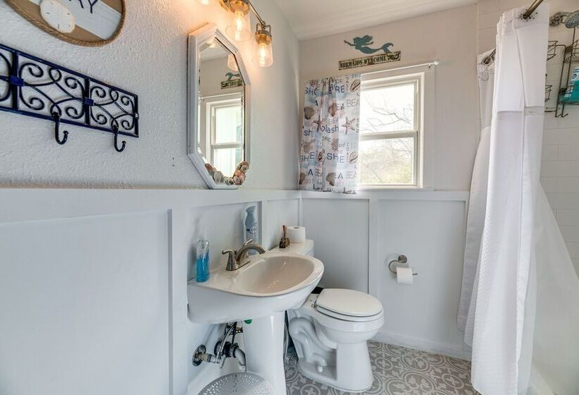 Aransas Pass Home W/ Fire Pit: 2 Mi To Redfish Bay