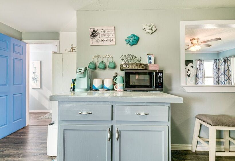 Aransas Pass Home W/ Fire Pit: 2 Mi To Redfish Bay