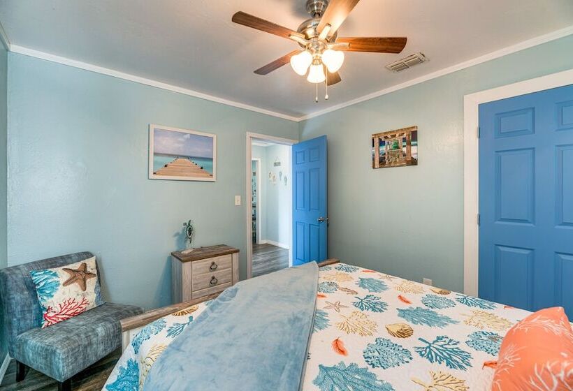 Aransas Pass Home W/ Fire Pit: 2 Mi To Redfish Bay