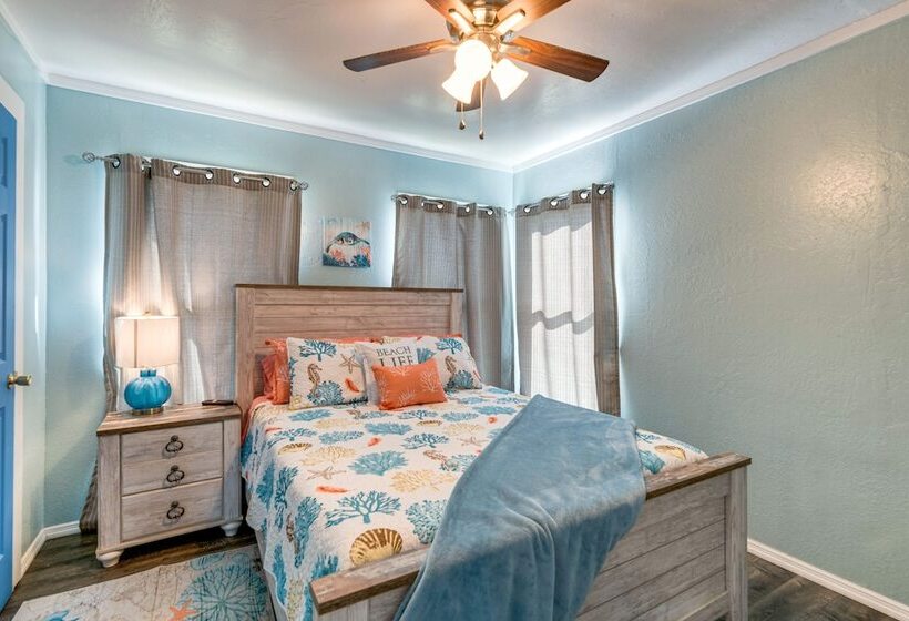 Aransas Pass Home W/ Fire Pit: 2 Mi To Redfish Bay