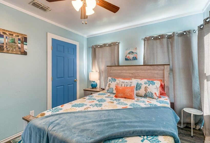 Aransas Pass Home W/ Fire Pit: 2 Mi To Redfish Bay