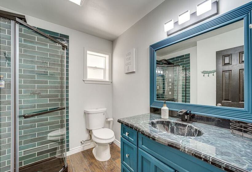 Artsy Cottonwood Home W/ Hot Tub, Walk To Wineries