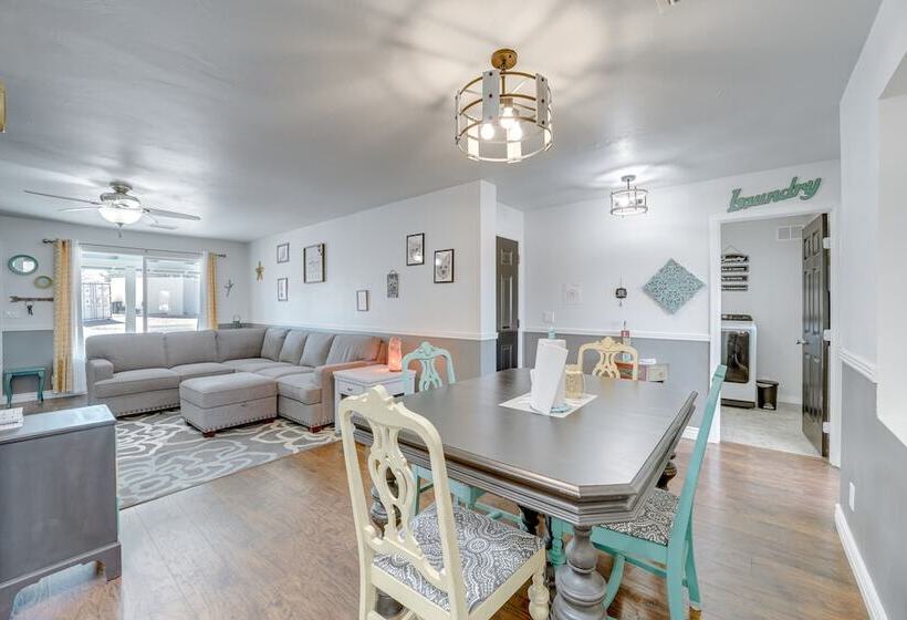 Artsy Cottonwood Home W/ Hot Tub, Walk To Wineries