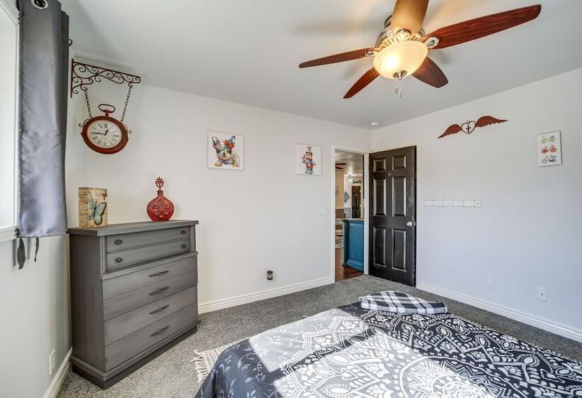 Artsy Cottonwood Home W/ Hot Tub, Walk To Wineries