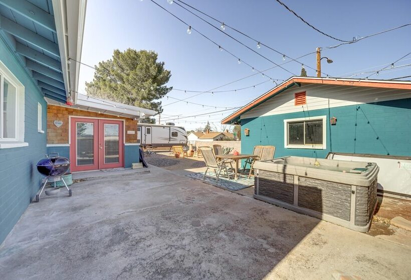 Artsy Cottonwood Home W/ Hot Tub, Walk To Wineries