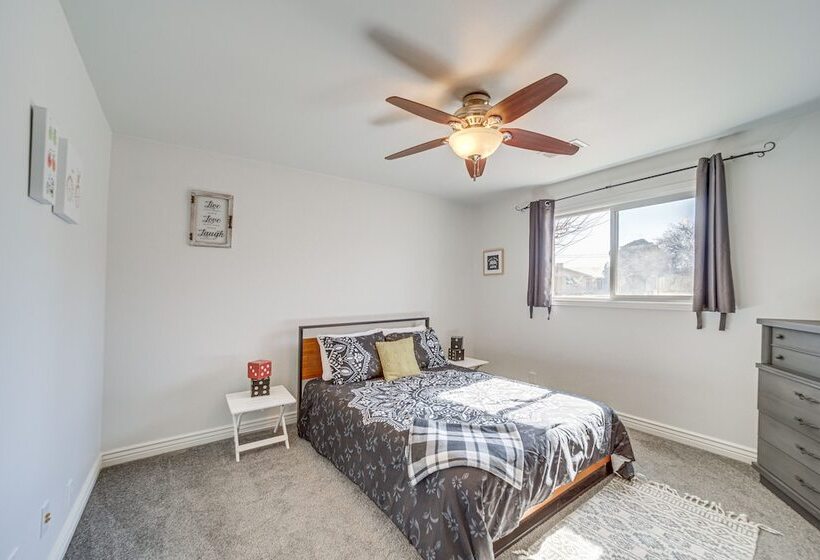 Artsy Cottonwood Home W/ Hot Tub, Walk To Wineries