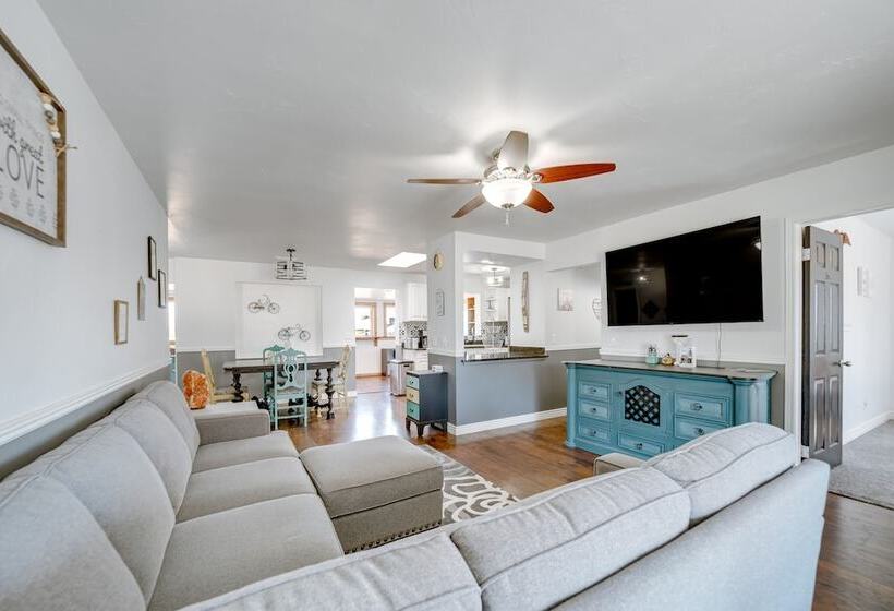 Artsy Cottonwood Home W/ Hot Tub, Walk To Wineries