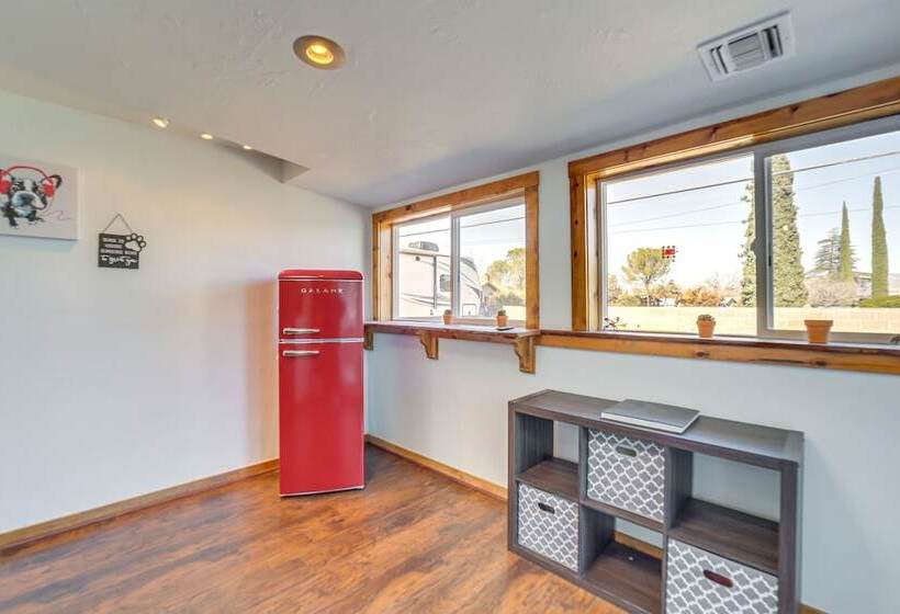 Artsy Cottonwood Home W/ Hot Tub, Walk To Wineries