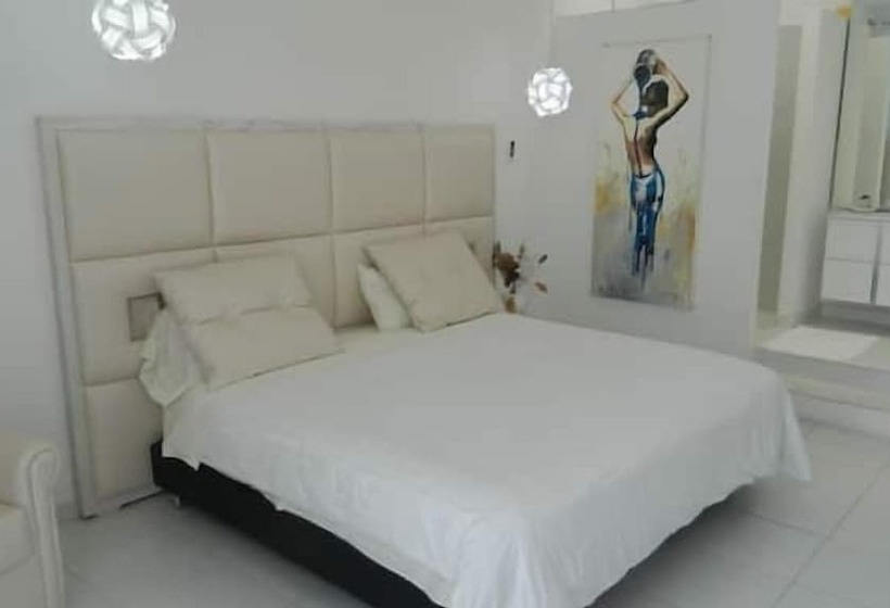 Aw Hotel Holidays Palace