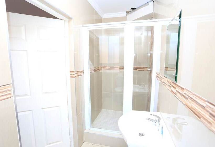 Bayside Hotel Pine Street