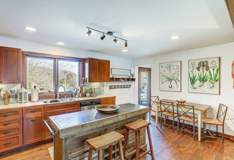 Beautiful Blowing Rock Home W/ Private Deck!