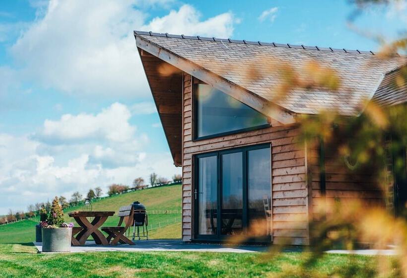 Beautiful Cottage In Idyllic Countryside Setting