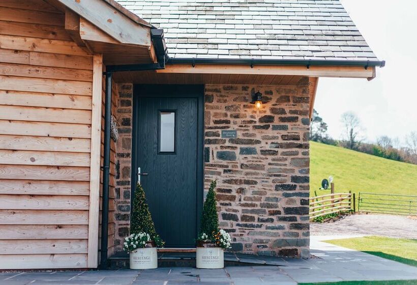 Beautiful Cottage In Idyllic Countryside Setting