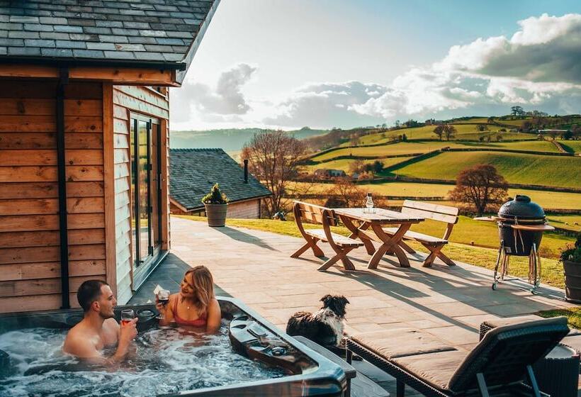 Beautiful Cottage In Idyllic Countryside Setting