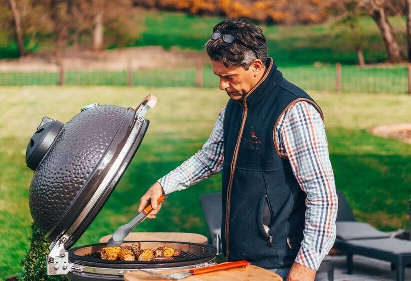 Beautiful Cottage In Idyllic Countryside Setting