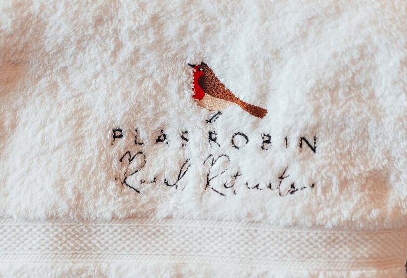 Beautiful Cottage In Idyllic Countryside Setting