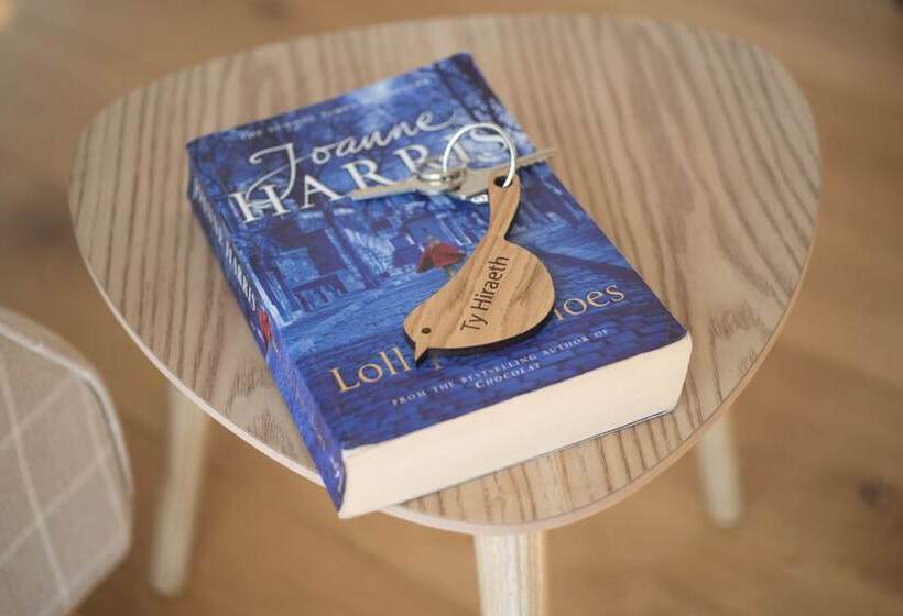 Beautiful Cottage In Idyllic Countryside Setting