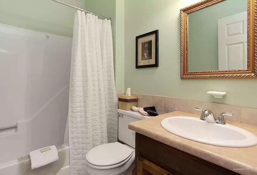 مبيت وإفطار Greenwood Manor Inn