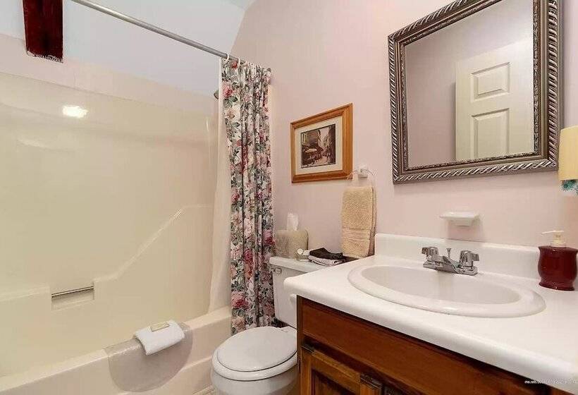 مبيت وإفطار Greenwood Manor Inn