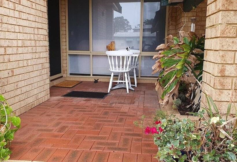 Bed and Breakfast Harewood S Hideaway