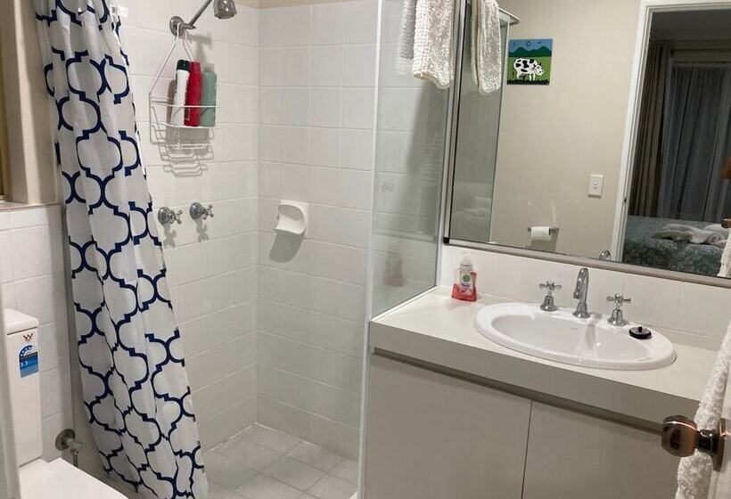 Bed and Breakfast Harewood S Hideaway