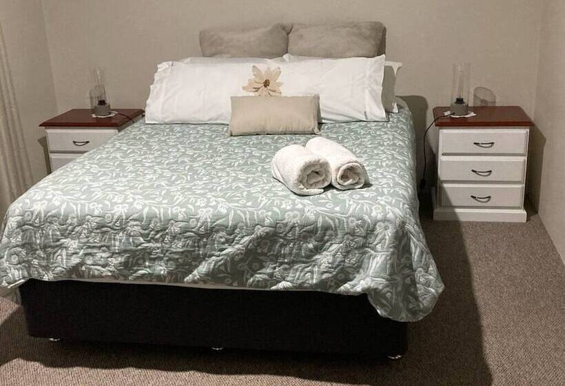 Bed and Breakfast Harewood S Hideaway