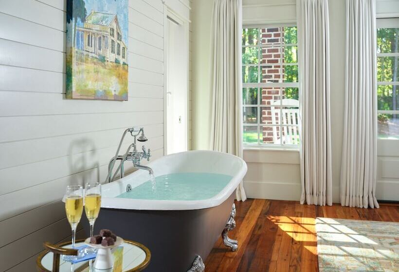 مبيت وإفطار May River Manor