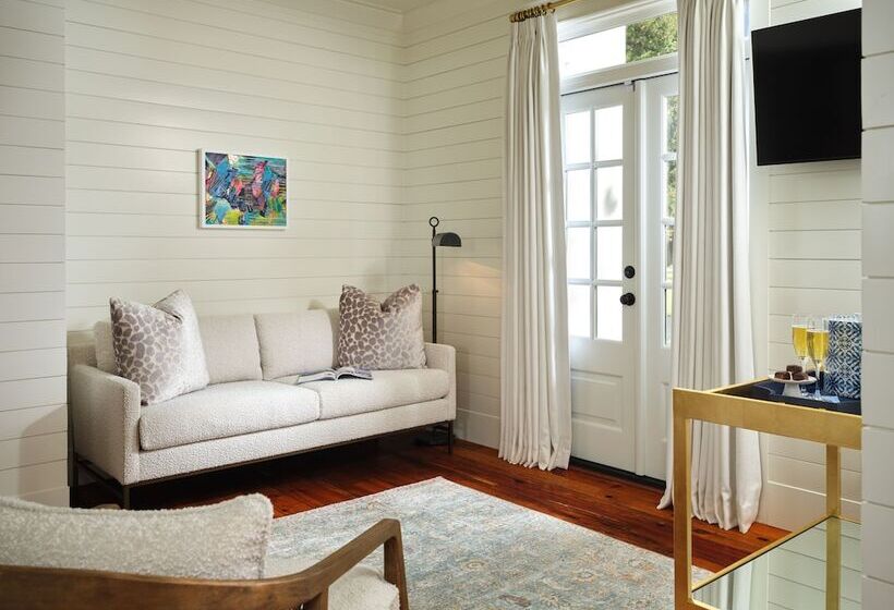 مبيت وإفطار May River Manor