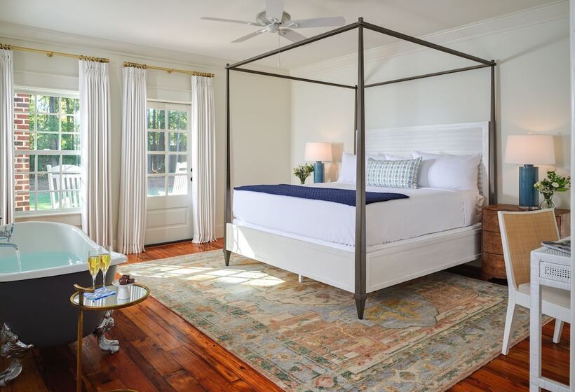 مبيت وإفطار May River Manor