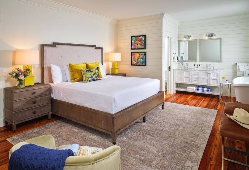 مبيت وإفطار May River Manor