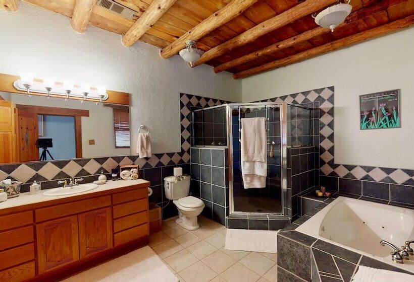 مبيت وإفطار Red Mountain Manor Vineyard And Guesthouse