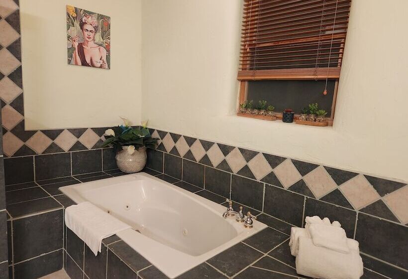 مبيت وإفطار Red Mountain Manor Vineyard And Guesthouse